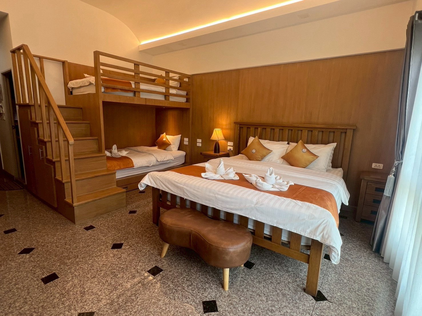 Cha Li's Family Hotel & Hostel